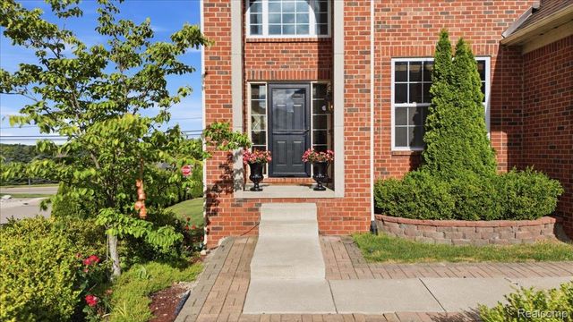 4810 E Stonegate Circle, Orion Charter Township, MI 48359