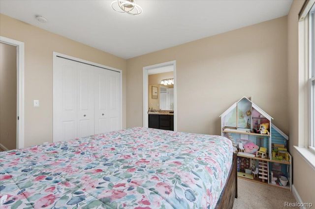 4810 E Stonegate Circle, Orion Charter Township, MI 48359