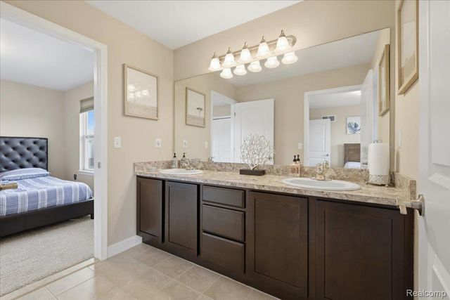 4810 E Stonegate Circle, Orion Charter Township, MI 48359