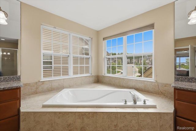 4810 E Stonegate Circle, Orion Charter Township, MI 48359