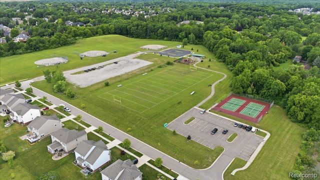 4810 E Stonegate Circle, Orion Charter Township, MI 48359