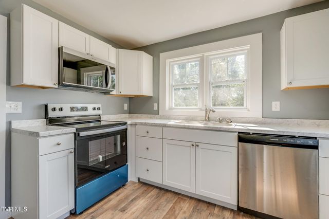 1104 East Main Street, Johnson City, TN 37601