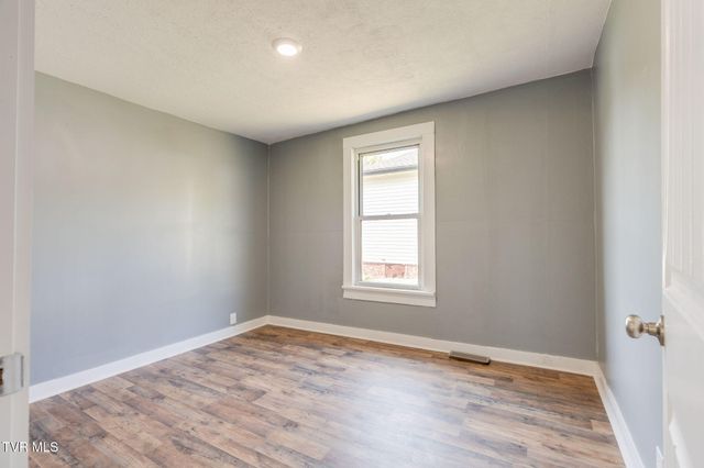 1104 East Main Street, Johnson City, TN 37601