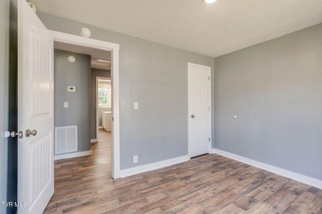 1104 East Main Street, Johnson City, TN 37601