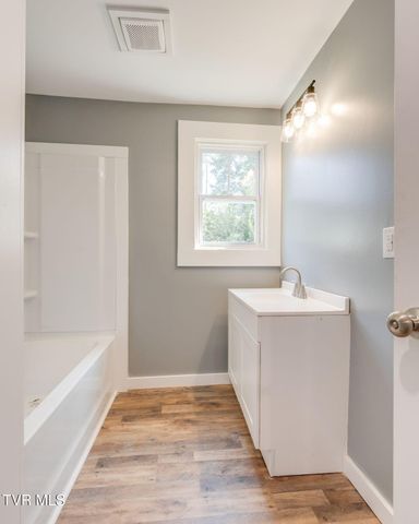 1104 East Main Street, Johnson City, TN 37601