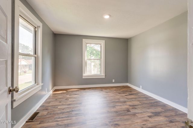 1104 East Main Street, Johnson City, TN 37601