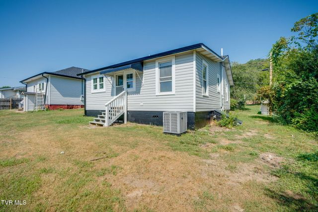 1104 East Main Street, Johnson City, TN 37601