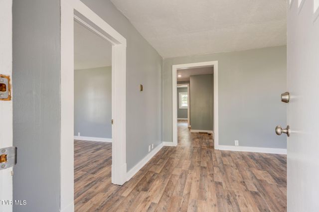 1104 East Main Street, Johnson City, TN 37601