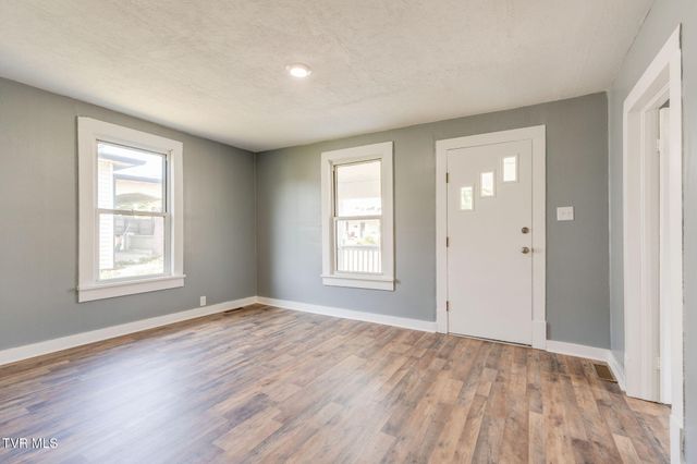 1104 East Main Street, Johnson City, TN 37601