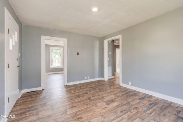 1104 East Main Street, Johnson City, TN 37601