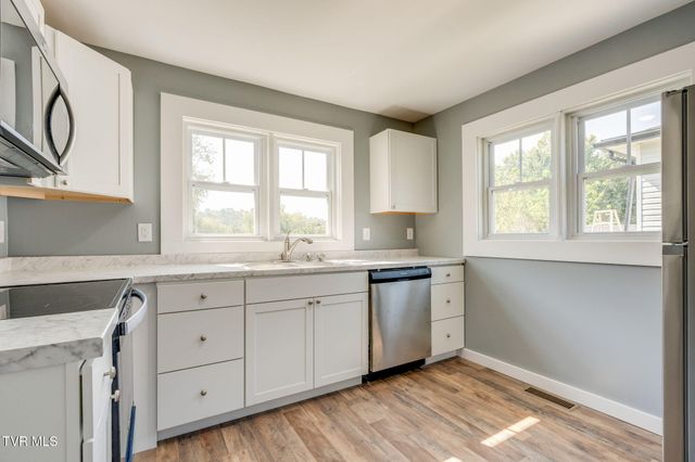 1104 East Main Street, Johnson City, TN 37601