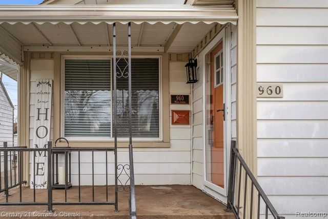 960 White Avenue, Lincoln Park, MI 48146