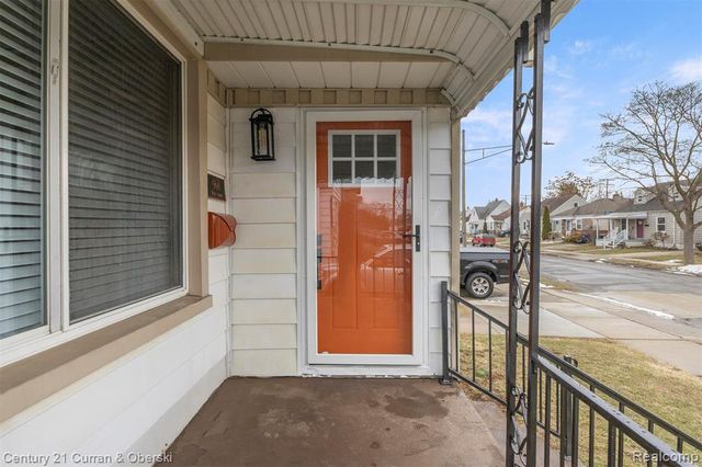 960 White Avenue, Lincoln Park, MI 48146