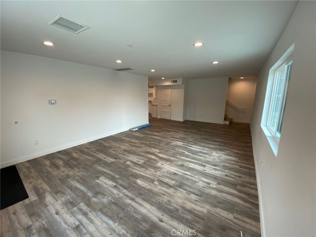 9110 Burnet Avenue, North Hills, CA 91343