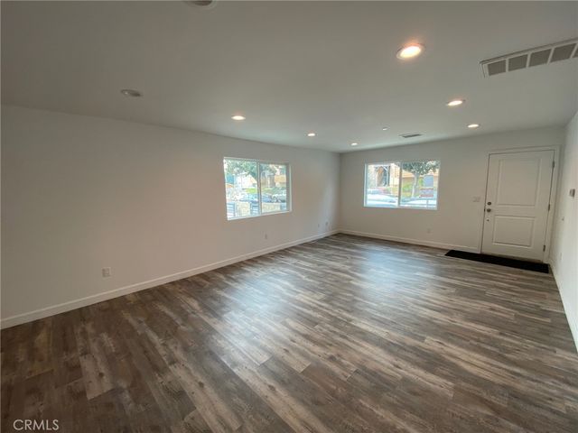 9110 Burnet Avenue, North Hills, CA 91343