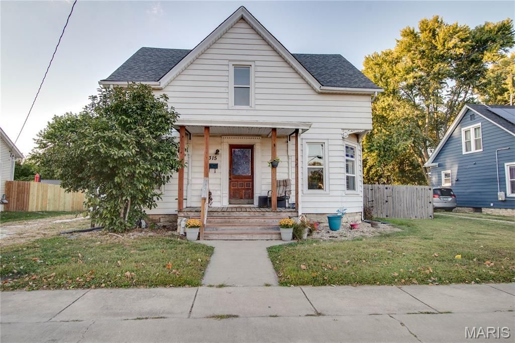 315 E Prairie Street, Jerseyville, IL 62052