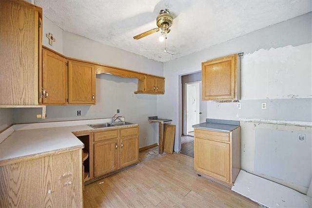 563 E Park Street, Olathe, KS 66061