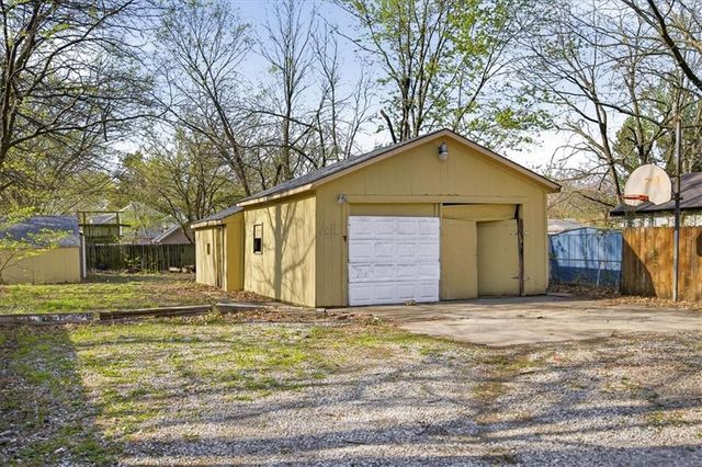 563 E Park Street, Olathe, KS 66061