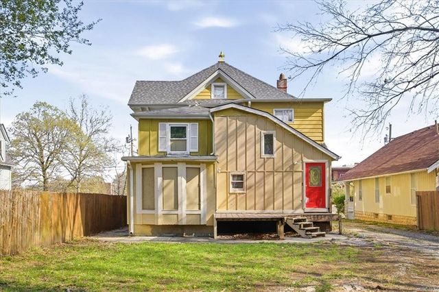 563 E Park Street, Olathe, KS 66061