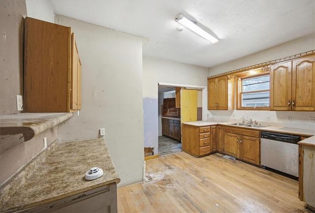 563 E Park Street, Olathe, KS 66061