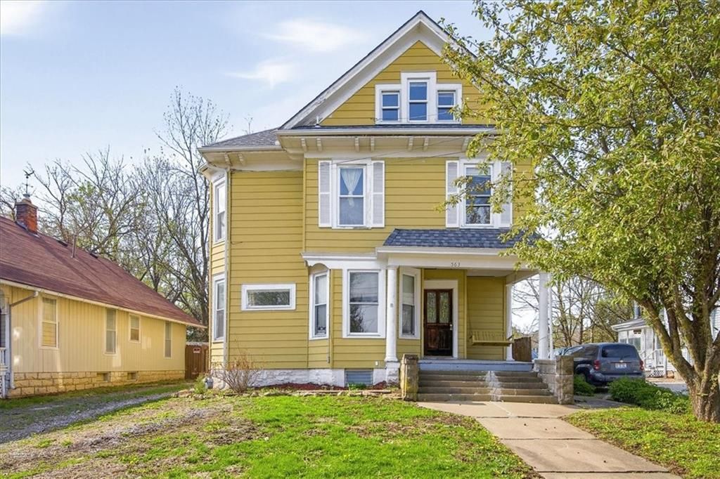 563 E Park Street, Olathe, KS 66061