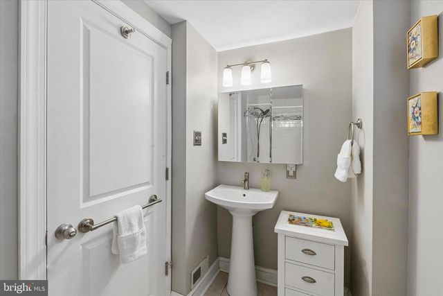 912 JACKSON ST, Philadelphia, PA 19148