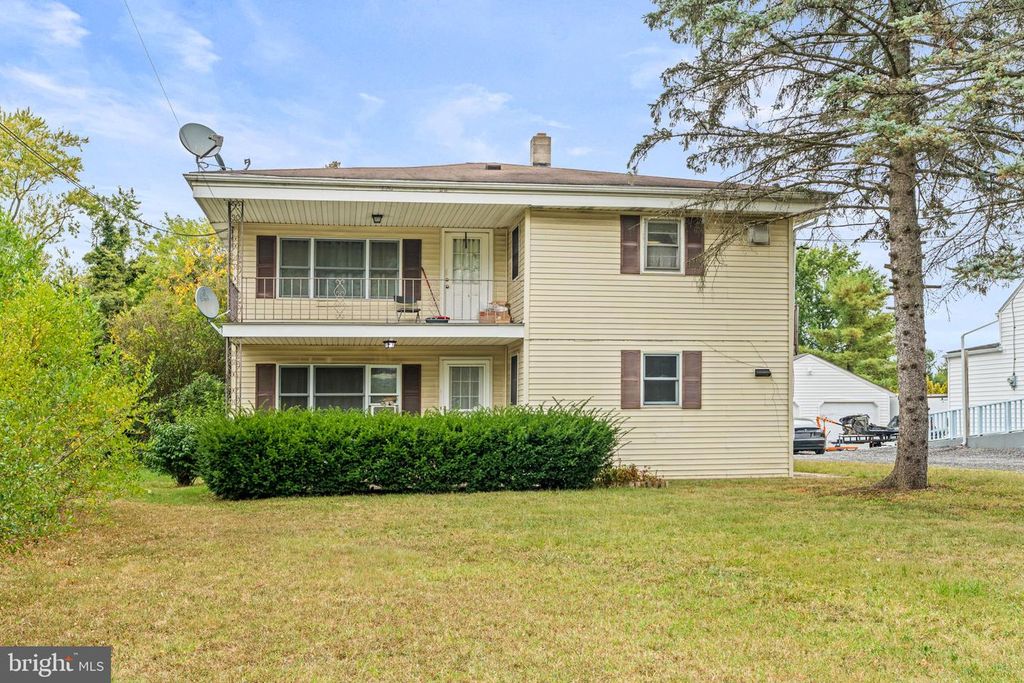 1877 SPRING ROAD, Carlisle, PA 17013