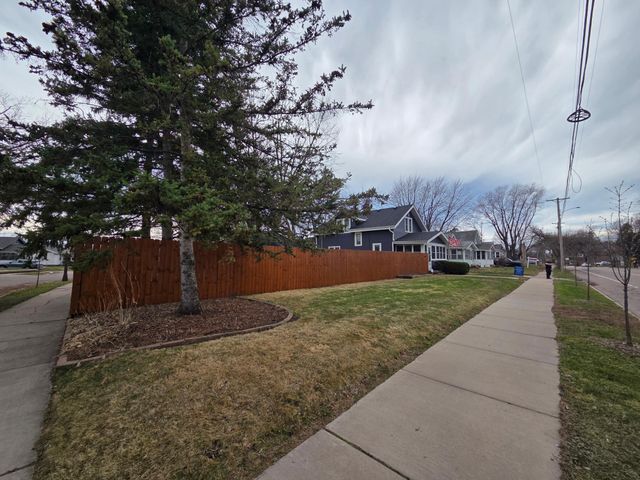 2040 Stillwater Avenue E, Saint Paul, MN 55119