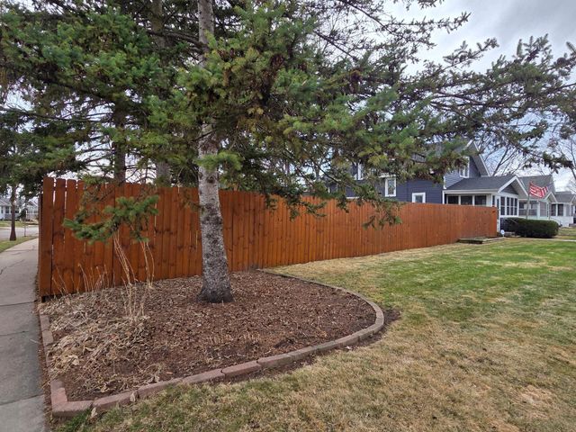 2040 Stillwater Avenue E, Saint Paul, MN 55119