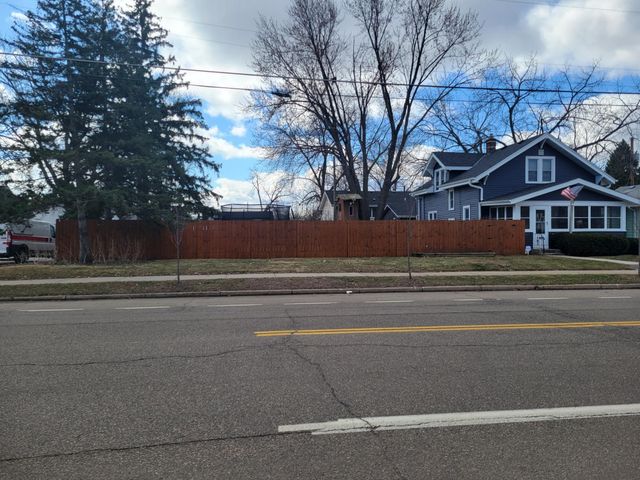 2040 Stillwater Avenue E, Saint Paul, MN 55119