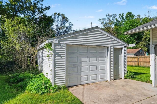 19649 Darden Road, South Bend, IN 46637