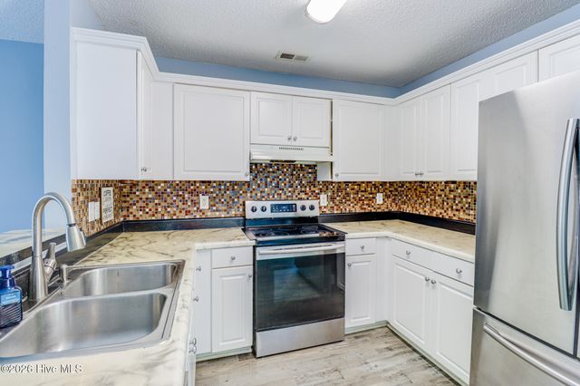 635 Lanvale Hills Circle NE, Leland, NC 28451