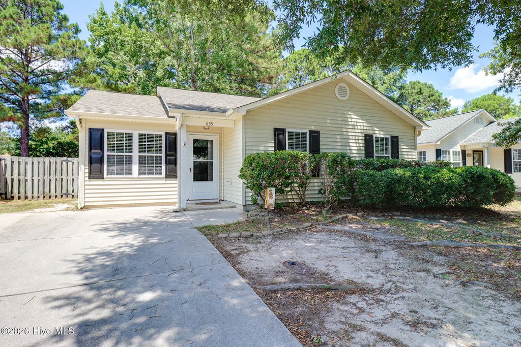 635 Lanvale Hills Circle NE, Leland, NC 28451