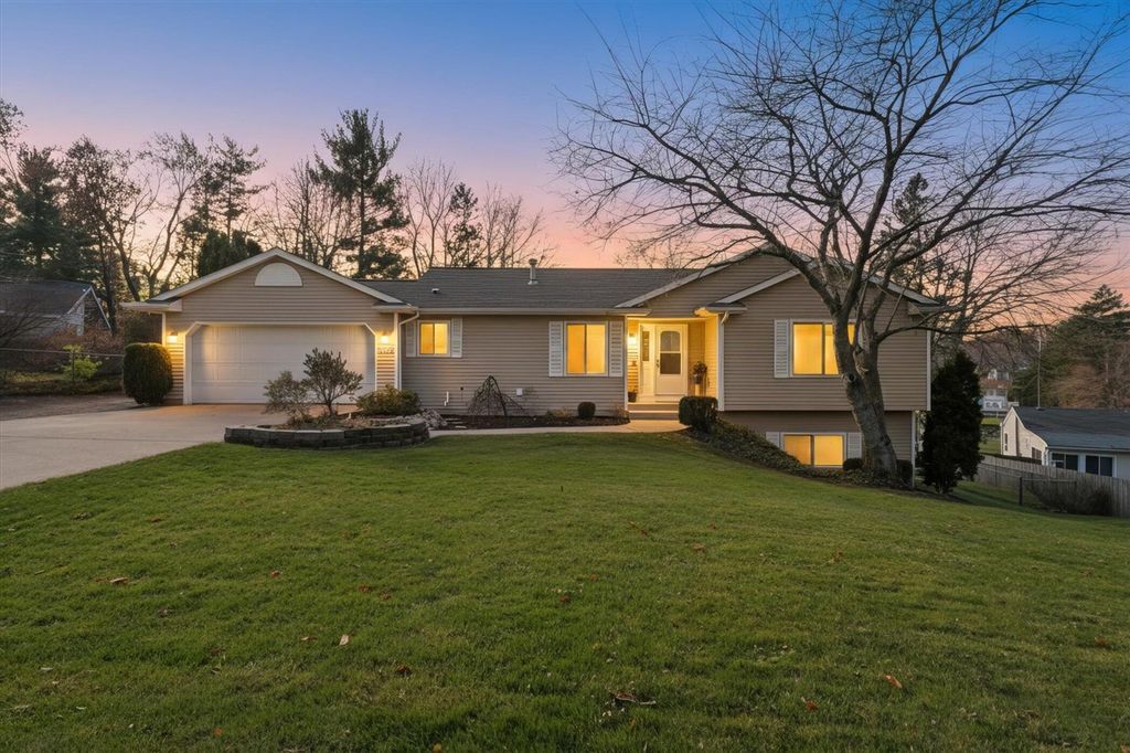 3039 Jeanlin Drive, Grand Rapids, MI 49546