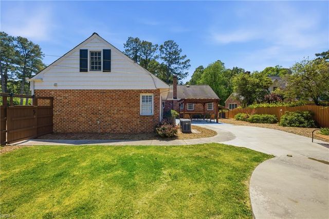 700 Riverside DR, Newport News, VA 23606