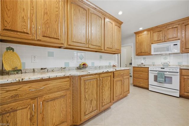 700 Riverside DR, Newport News, VA 23606
