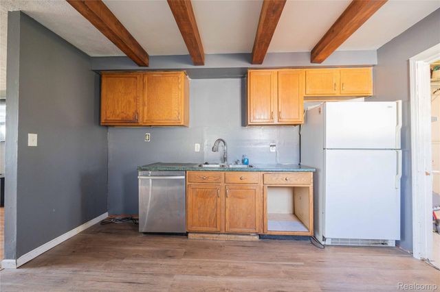 23300 N Brookside Drive, Dearborn Heights, MI 48125