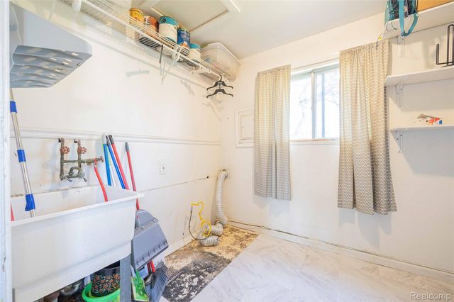 23300 N Brookside Drive, Dearborn Heights, MI 48125