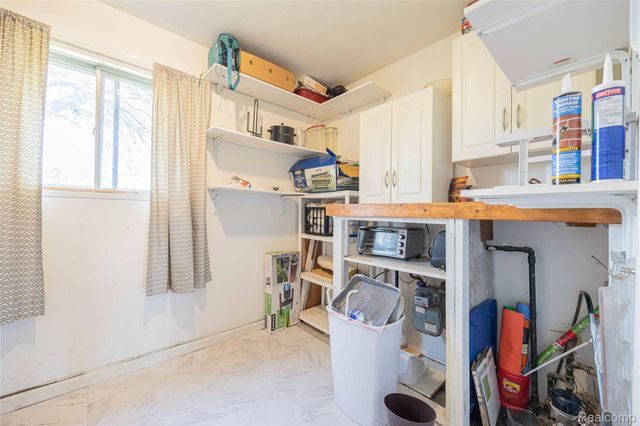 23300 N Brookside Drive, Dearborn Heights, MI 48125