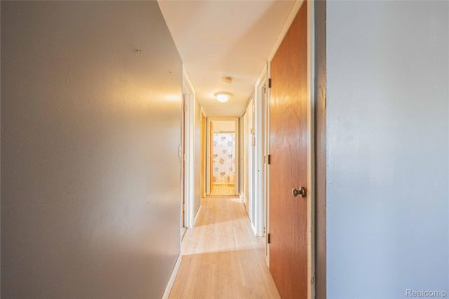 23300 N Brookside Drive, Dearborn Heights, MI 48125