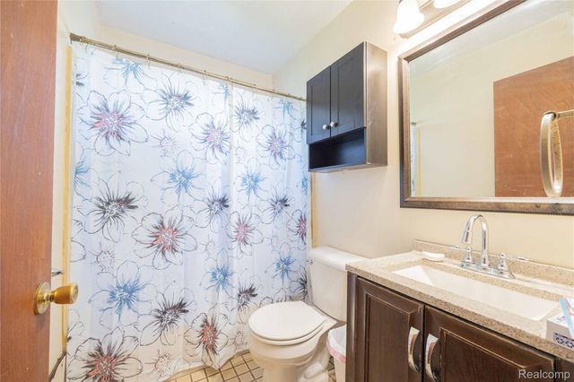 23300 N Brookside Drive, Dearborn Heights, MI 48125