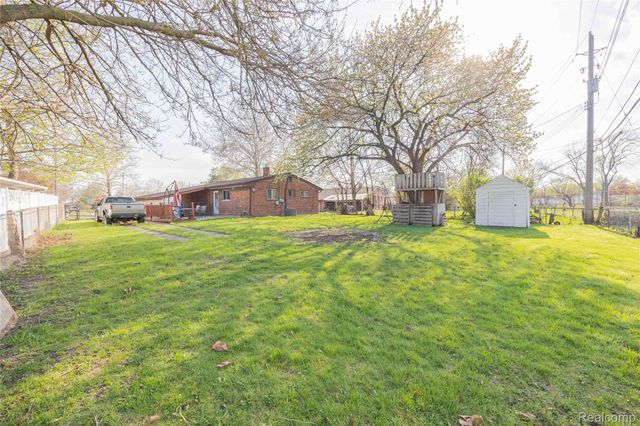 23300 N Brookside Drive, Dearborn Heights, MI 48125