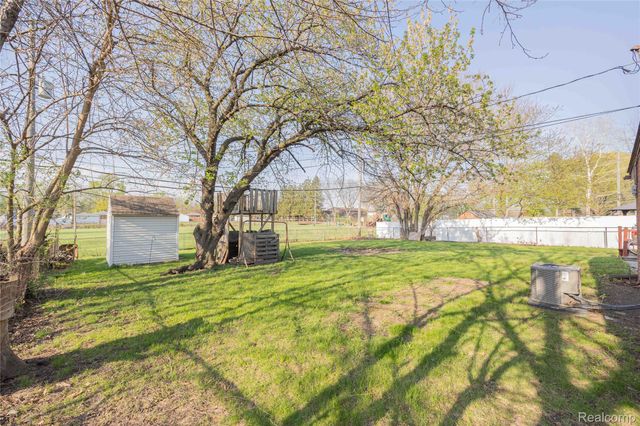 23300 N Brookside Drive, Dearborn Heights, MI 48125