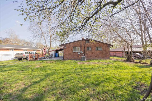 23300 N Brookside Drive, Dearborn Heights, MI 48125