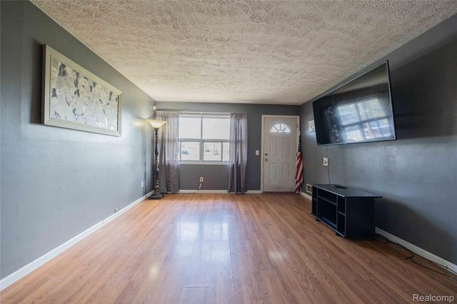 23300 N Brookside Drive, Dearborn Heights, MI 48125