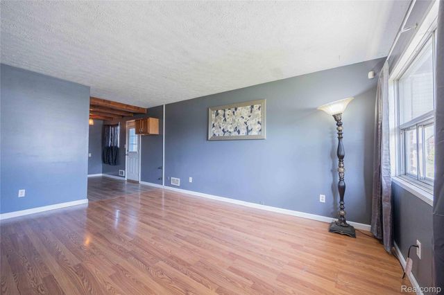 23300 N Brookside Drive, Dearborn Heights, MI 48125