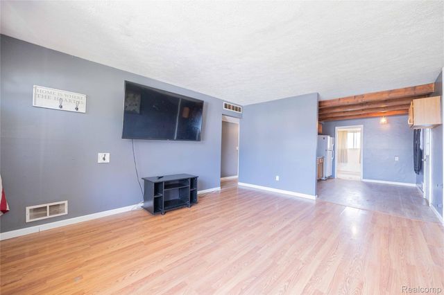 23300 N Brookside Drive, Dearborn Heights, MI 48125