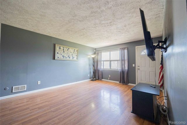 23300 N Brookside Drive, Dearborn Heights, MI 48125