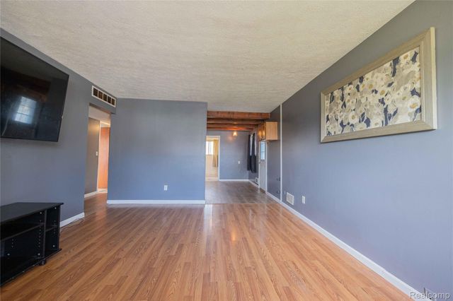 23300 N Brookside Drive, Dearborn Heights, MI 48125