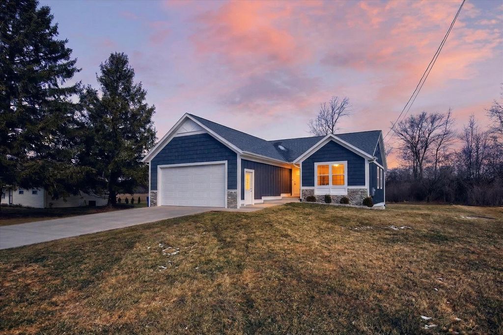 8550 Gilmour Lane, Freeland, MI 48623